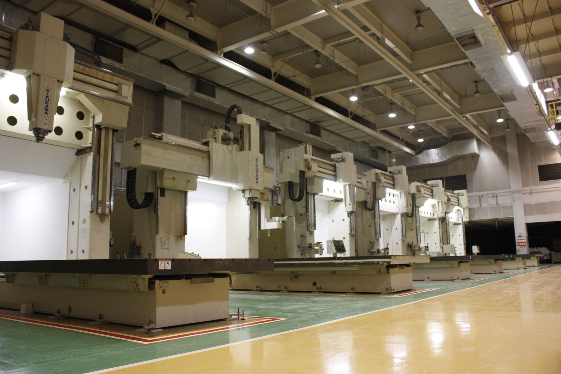 北野工場に並ぶ大型NC加工機